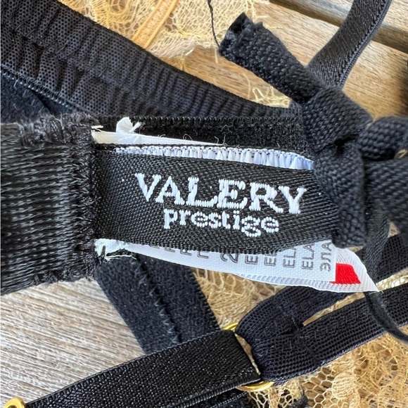 Valery Prestige Collection Luxury Gold Triangle Bra 38B Tulle Leavers Lace NWT - Picture 13 of 16